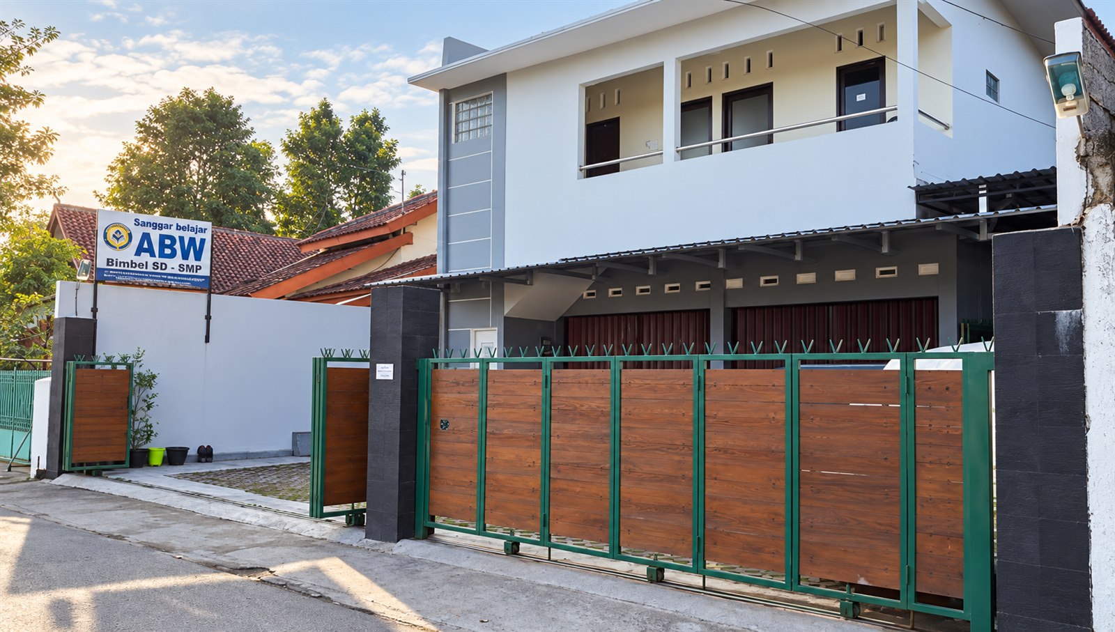 Tampak depan gedung Sanggar Belajar ABW di Kasihan Bantul